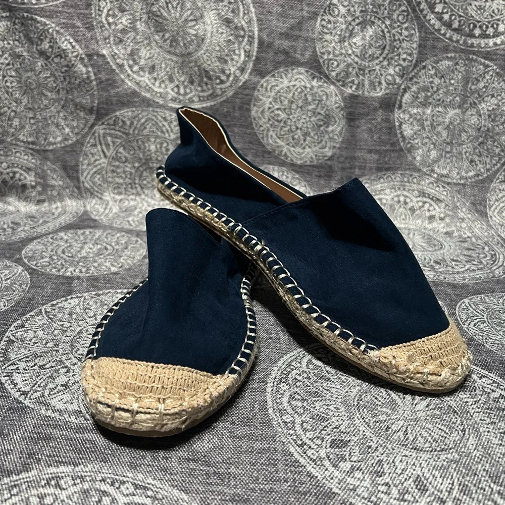 The Unbranded Brand step out